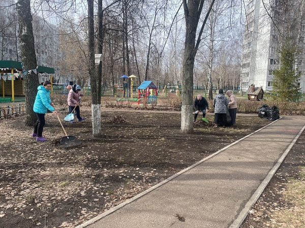 В Набережных Челнах продолжаются субботники