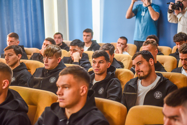 Бүген Чаллы хакиме Наил Мәһдиев «КАМАЗ» футбол командасы белән очрашты