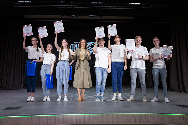 Әлфия Когогина «XXI гасыр лидеры» конкурсында катнашучылар белән очрашты