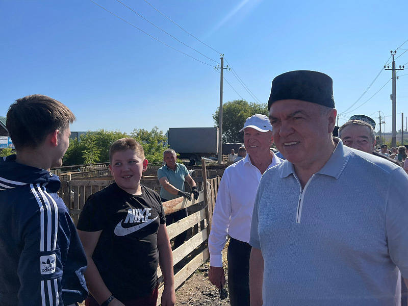 В челнинских мечетях прошли праздничные намазы