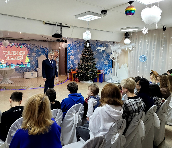 Продолжаются новогодние елки для юных челнинцев