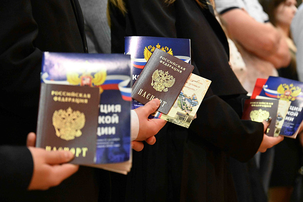 «КАМАЗ-мастер» командасының спорт үзәгендә беренче тапкыр паспортлар тапшыру тантанасы узды