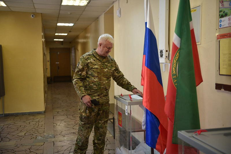Полковник Вооруженных сил РФ проголосовал на выборах в Набережных Челнах