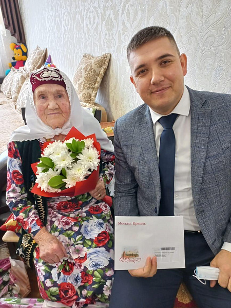 Ветеран Великой Отечественной войны празднует 90-летний юбилей