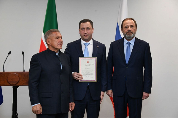 Башкарма комитет җитәкчесе Фәрид Салахов Рәхмәт хаты белән бүләкләнде