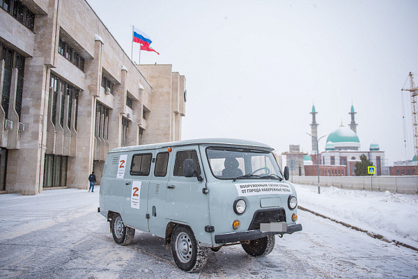Мэр города Наиль Магдеев передал ключи от автомобиля военнослужащему