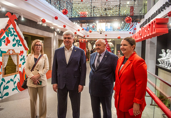 Наиль Магдеев поздравил детей на "Елке мэра"