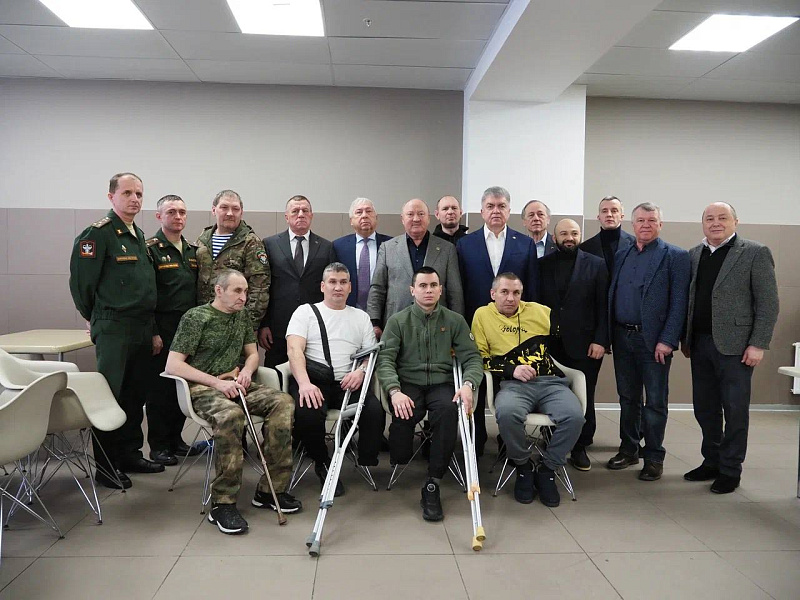 Наиль Магдеев навестил раненых бойцов в Военно‑медицинской академии имени Кирова