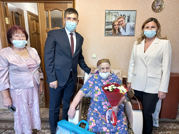 Яр Чаллыда Бөек Ватан сугышы ветеранын котладылар