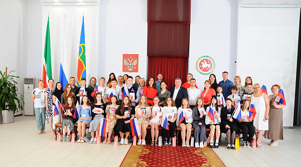 Юным челнинцам вручили паспорта