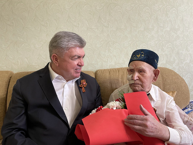 Наиль Магдеев навестил 102-летнего ветерана Великой Отечественной войны