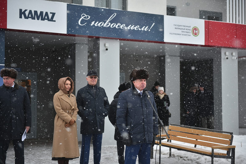 Как решить кадровый вопрос? Построить дом!
