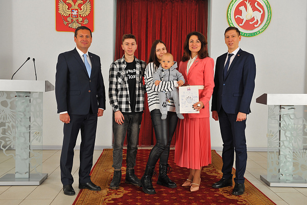 Әниләр көне алдыннан Чаллыда ана капиталы тапшырылды