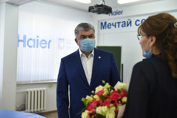 Наиль Магдеев поздравил челнинских выпускников