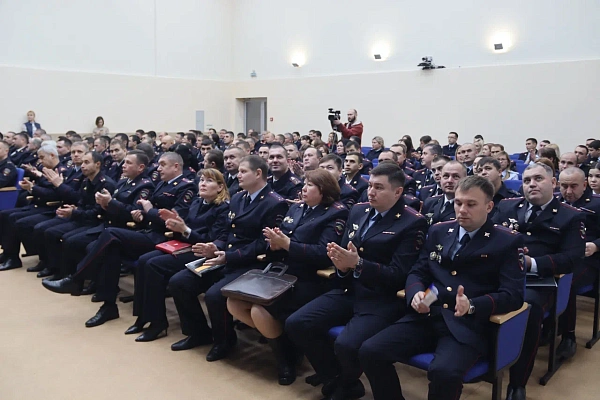 Фарид Салахов наградил лучших участковых города