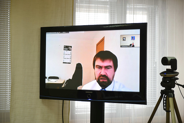 Наиль Магдеев поручил возобновить капитальный ремонт в инфекционной больнице