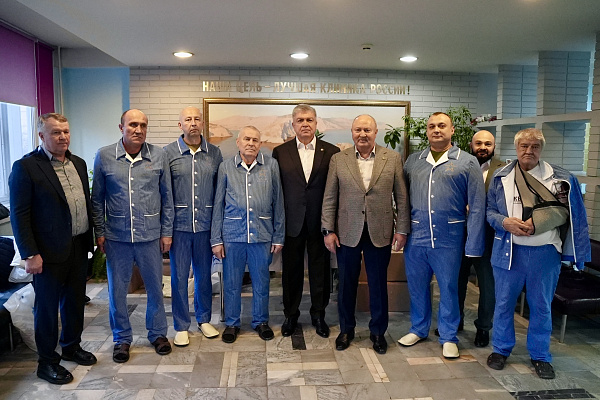 Чаллы хакиме хастаханәдә дәваланучы хәрбиләр янында булып кайтты