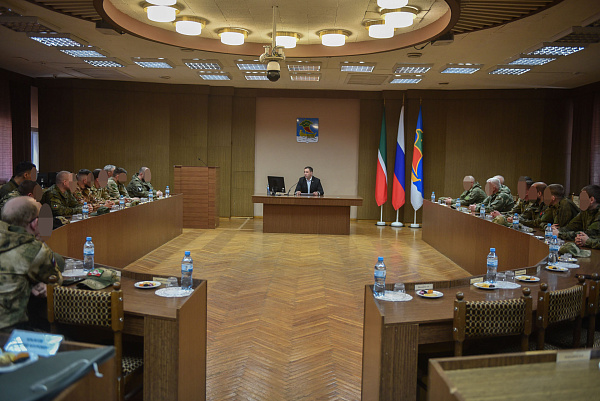 Фарид Салахов поблагодарил за службу военнослужащих