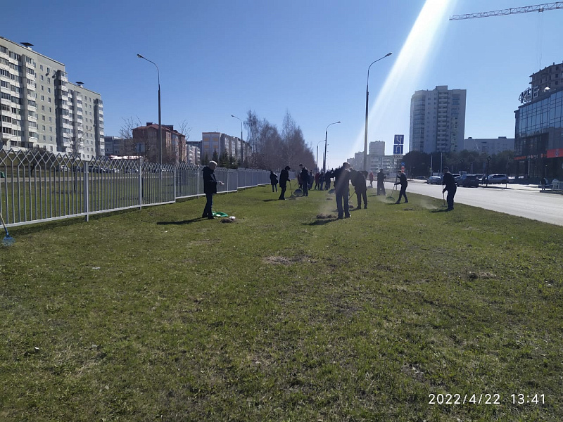 Челнинцы вышли на уборку улиц