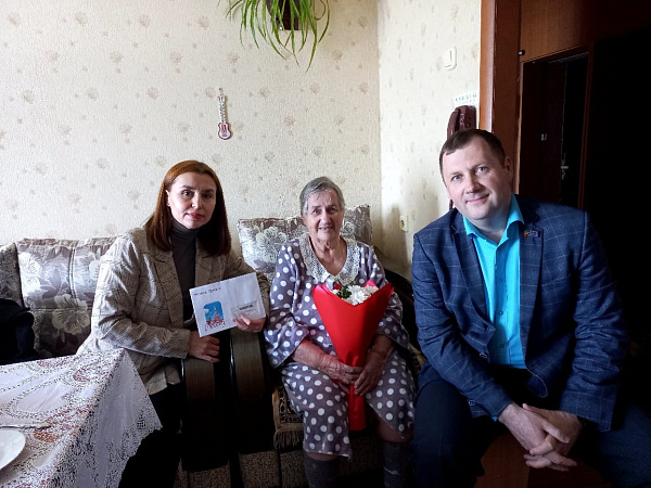 Ветераны Великой Отечественной войны принимают поздравления с 90-летием
