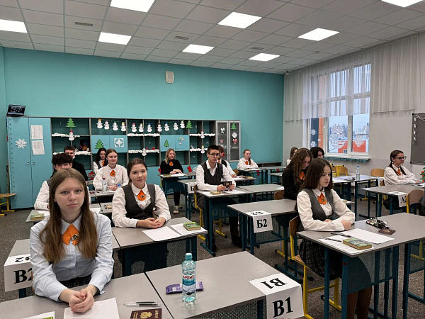 14 нче гимназияне тәмамлаучылар йомгаклау иншасын язды