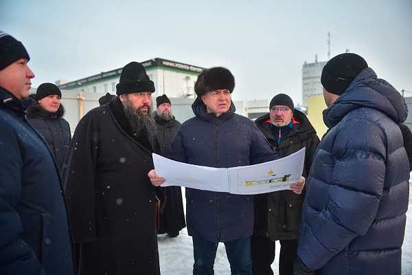 Наиль Магдеев осмотрел место строительства будущего Воскресенского кафедрального собора