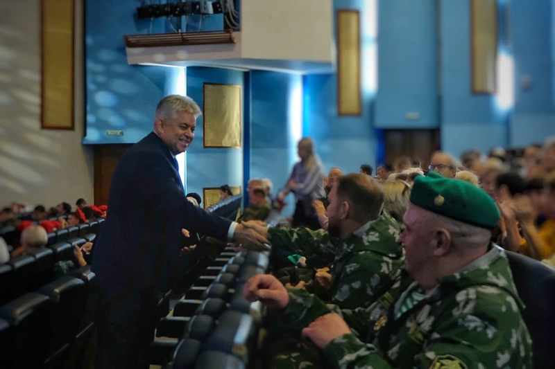 Отцов, солдат и ветеранов Челнов поздравили с праздником