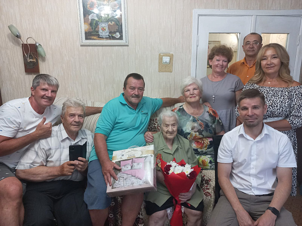 Жизнь на "пять": ветеран отмечает 105 лет