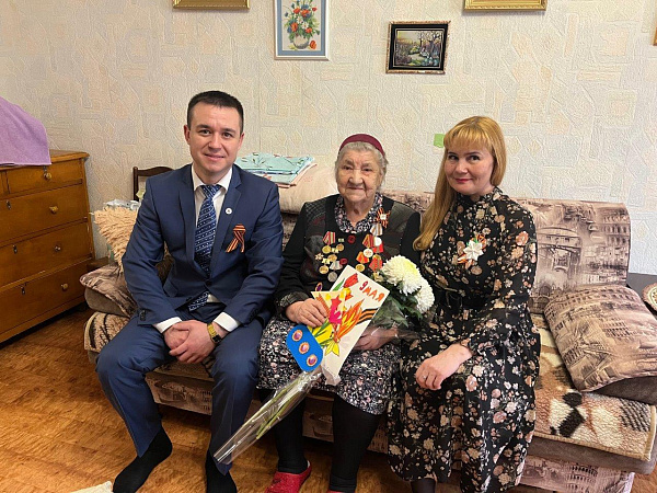 Тружениц тыла поздравили с наступающим Днем Победы