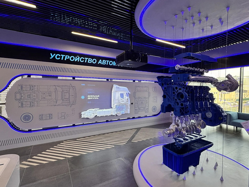 Администрация Центрального района посетила Визит-центр КАМАЗа