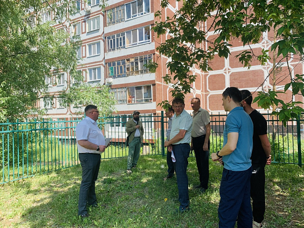 По просьбе жителей в 51 комплексе обустроят пешеходную дорожку