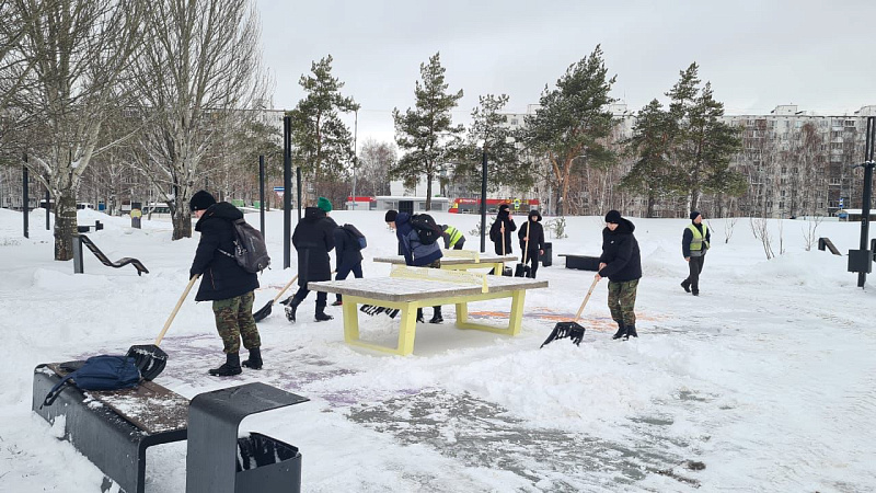 «Снежный десант» продолжает уборку