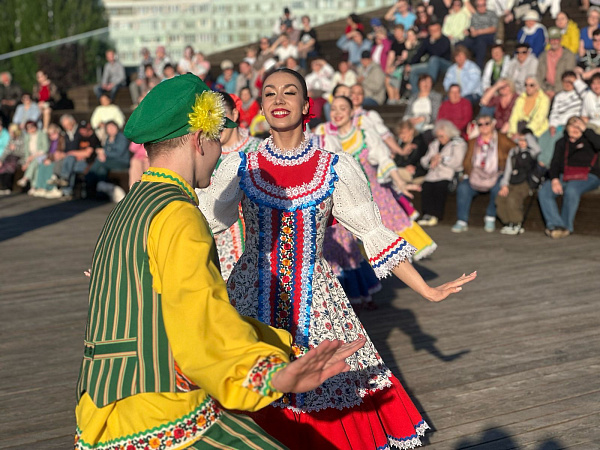 На площади Азатлык состоялся сольный концерт театра танца «Булгары»