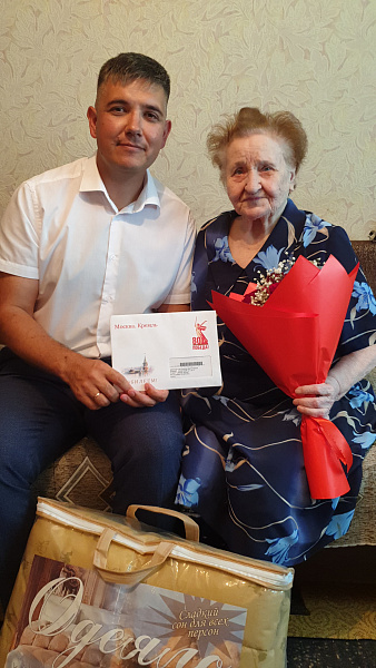 Ветеран Великой Отечественной войны принимает поздравления с 95-летием