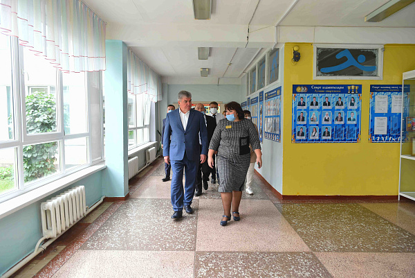 Наил Мәһдиев 29 нчы татар гимназиясендә