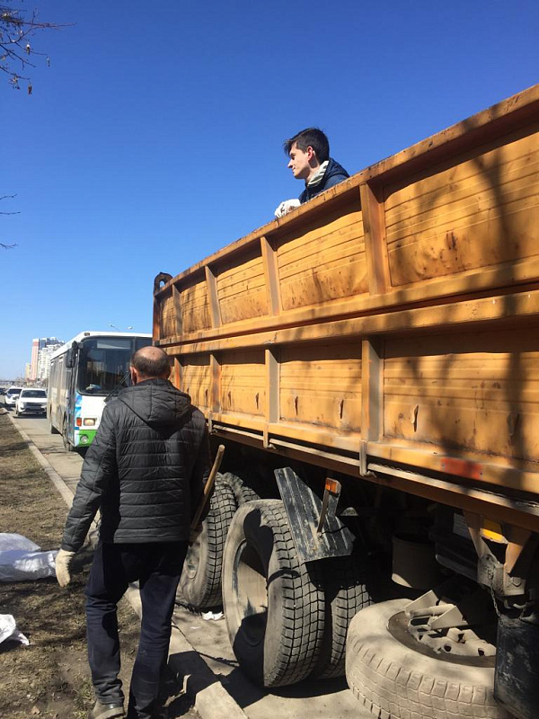 Челнинцы вышли на уборку улиц