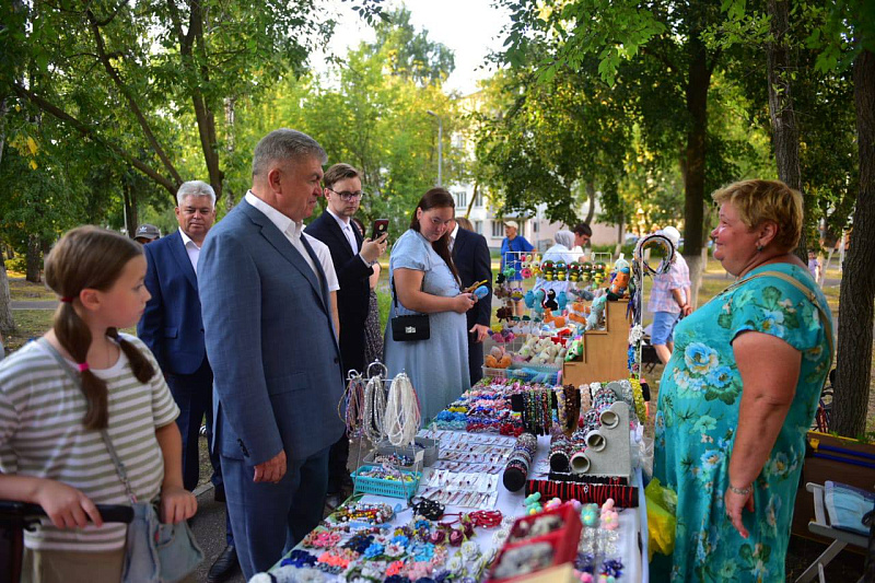 Наиль Магдеев поздравил жителей поселка ГЭС с праздником двора