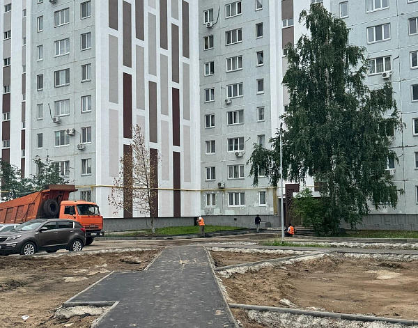 «Наш двор»: в 14 комплексе продолжается масштабное благоустройство