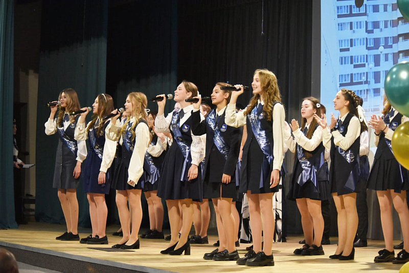 Для юных челнинцев прозвенел последний звонок