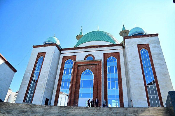 Бүген Татарстан Республикасы Рәисе Рөстәм Миңнеханов эш визиты белән Яр Чаллы шәһәрендә булды