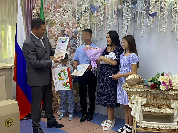 В КДМЦ прошла торжественная выписка новорожденного