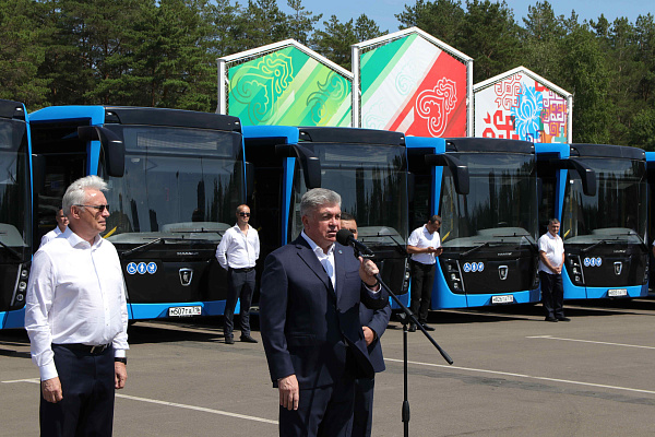 Наиль Магдеев передал "Горкоммунхозу" новые автобусы+видео