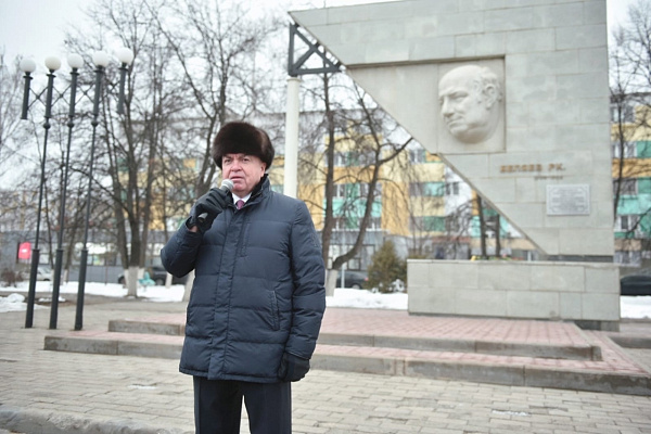 Чаллыда Рәис Беляев һәйкәленә чәчәкләр салдылар