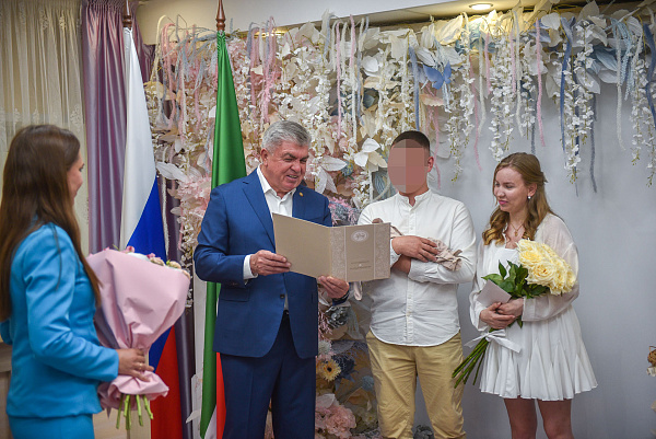 Наиль Магдеев поздравил бойцов с рождением сыновей