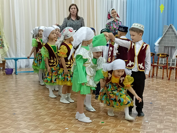 Яр Чаллы шәһәренең балалары татар мәдәниятен өйрәнә