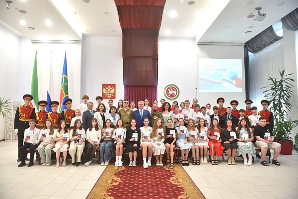 Яшь чаллылыларга паспортлар тапшырылды