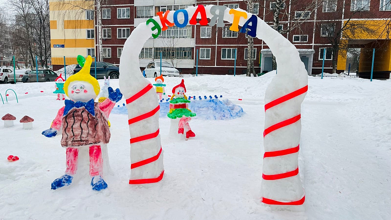 В Набережных Челнах построили "Снежный городок Эколят"