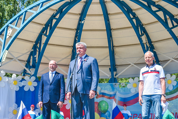 В Набережных Челнах отмечают День России