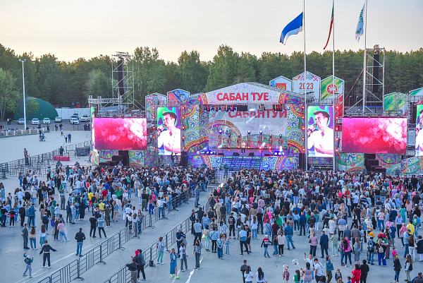 Челнинский Сабантуй-2023: радиостанция «Күңел» и Ильсия Бадретдинова устроили праздник