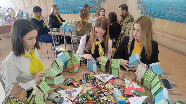1000 чайных домиков приготовили челнинские школьники бойцам СВО